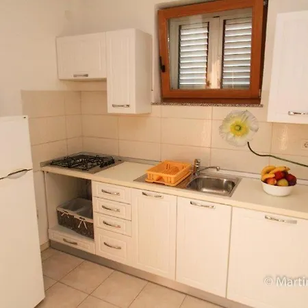 Daire In With Sea View, Balcony, Air Conditioning, Wi-fi Sveti Filip i Jakov