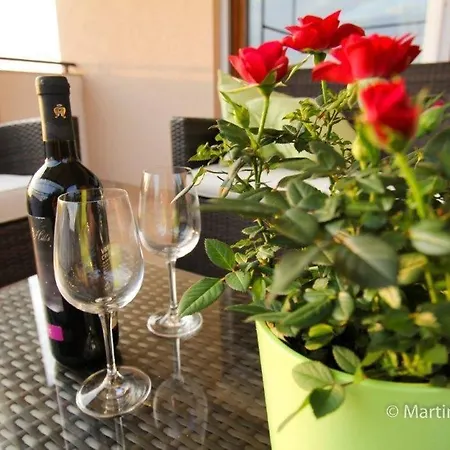 In With Sea View, Balcony, Air Conditioning, Wi-fi *